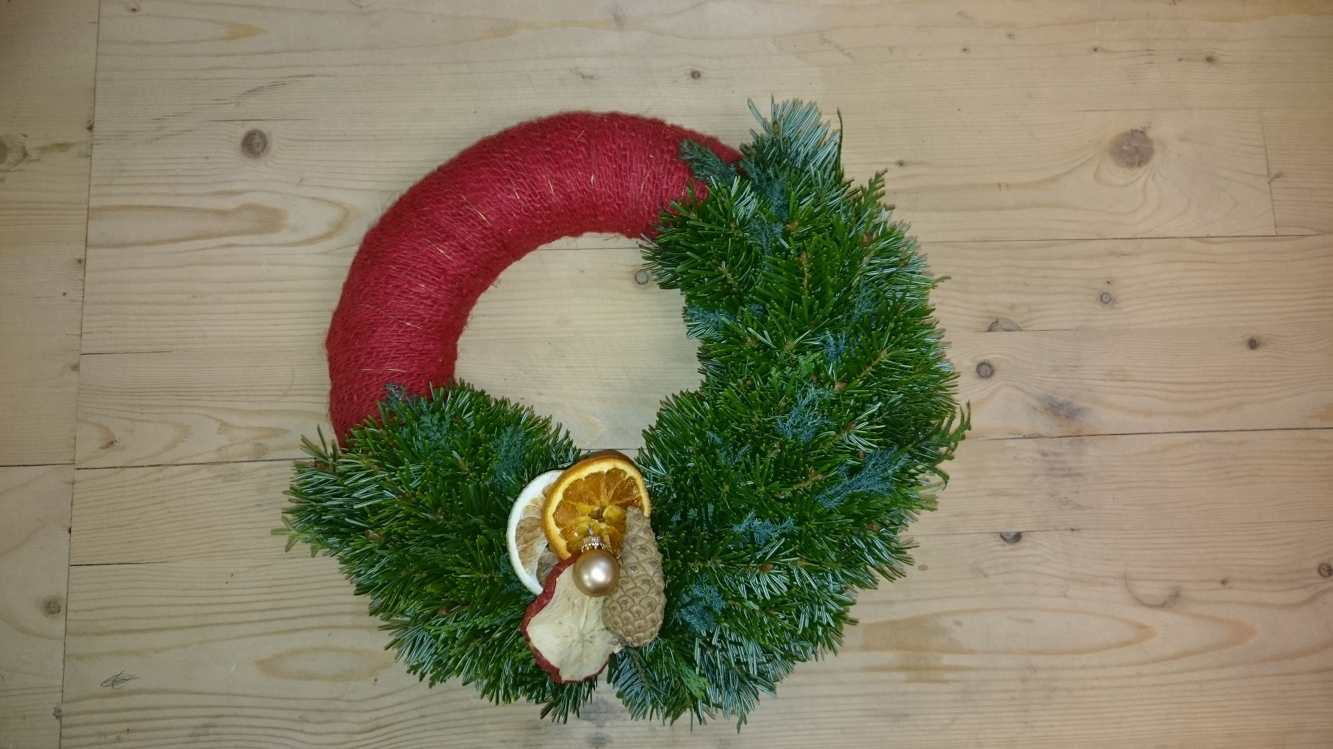 Erfolgsgeschichten: Adventskranz / Türkranz binden im Makerspace